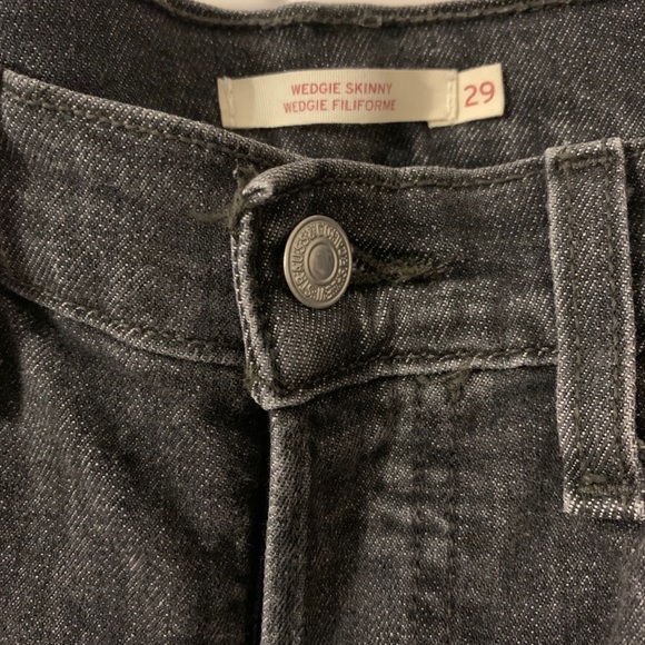 Levi’s Wedgie Skinny - Picture 2 of 2
